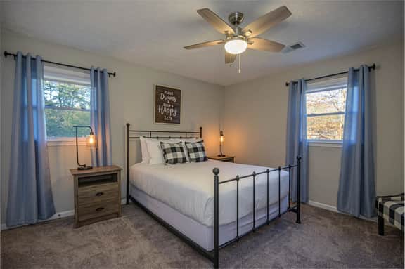 941 Pine Manor, Marietta