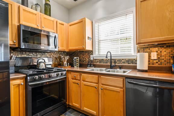 1431 Bay Overlook Dr, Woodstock