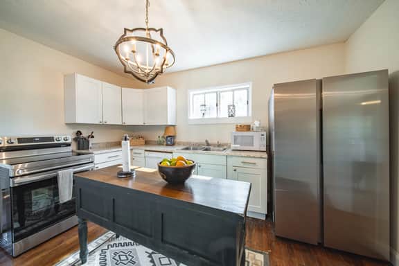 161 Calhoun Rd, Hamilton